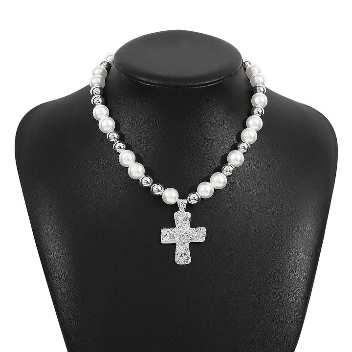 Women’s White Pearl Choker Necklace
